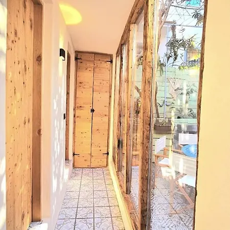 Vintage Charm In Center בית נופש