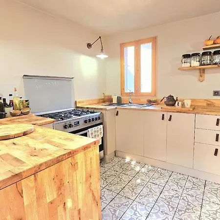 בית נופש Vintage Charm In Center