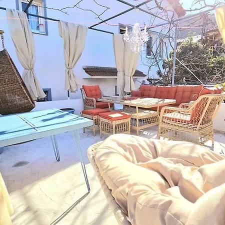 Vintage Charm In Center *