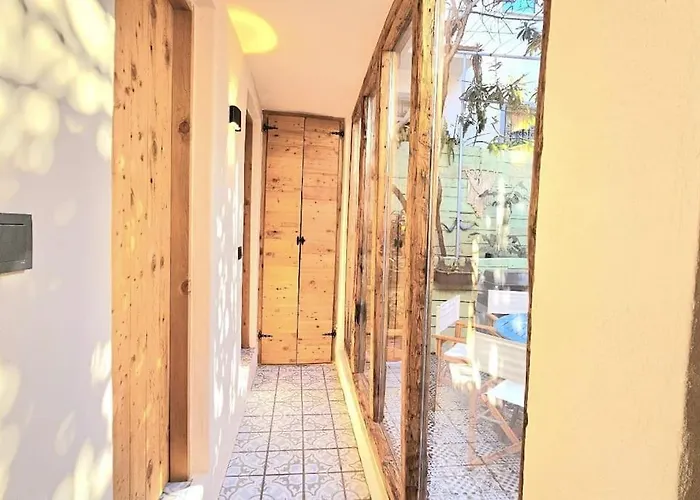 Vintage Charm In Center בית נופש