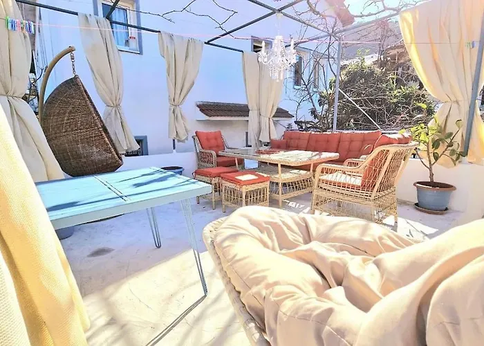 Vintage Charm In Center *