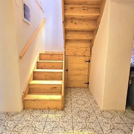 Vintage Charm In Center *